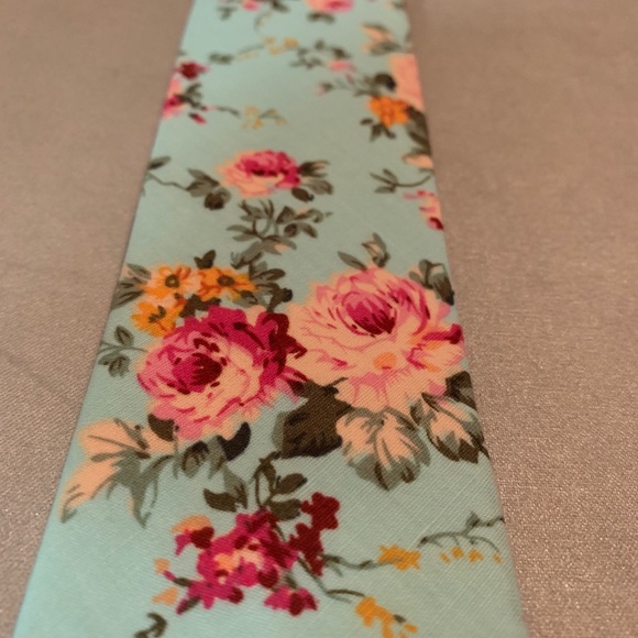 Hand Made Floral Tie! - Picture 2 of 6